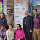 Docentes de los centros que participan en este plan posan en una de las aulas del colegio San Pedro y San Felices.-ISRAEL L. MURILLO
