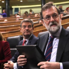 Mariano Rajoy, junto a Rafael Catalá, en el Congreso.-JUAN MANUEL PRATS