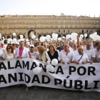 Manifestación convocada por la plataforma en defensa de la sanidad pública en Salamanca donde han acudido más de un millar de personas-ICAL