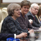 May conversa con el presidente chino Xi Jinping (fuera de imagen) durante un encuentro bilateral en la cumbre del G-20, este lunes.-EFE / ETIENNE OLIVEAU