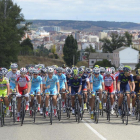 Imagen del pelotón de la Vuelta a Burgos en el inicio de una jornada que partió de la capital.-RICARDO ORDÓÑEZ