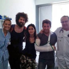 Pablo Motos, con el brazo escayolado.-Foto: LAS PROVINCIAS