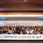 Representantes de los futbolistas con una pancarta reivindicativa.-AFE