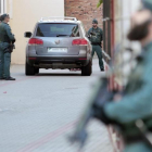 La Guardia Civil ha detenido a un marroqui de 24 años residente en Espana por colaborar con la celula yihadista responsable de los atentados terroristas cometidos en agosto en Barcelona y Cambrils-EFE / DOMENECH CASTELLO