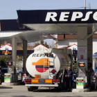 Una de las gasolineras de Repsol en Burgos.-SANTI OTERO