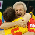 Pérez Torices celebra uno de los éxitos conseguidos como seleccionador.-FIBA