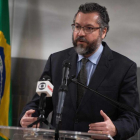 El canciller de Brasil, Ernesto Araújo, en una conferencia de prensa.-AFP