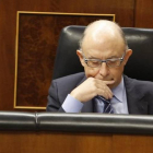 El ministro de Hacienda y Administraciones Públicas, Cristóbal Montoro, en el Congreso.-Foto: AGUSTÍN CATALÁN