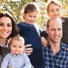 Los duques de Cambridge con sus hijos, Jorge, Carlota y Luis.-KENSINGTON PALACE
