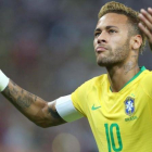 Neymar se queja durante el amistoso disputado ante Argentina en Arabia Saudí.-EL PERIÓDICO