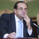El alcalde de Tardajos, José María Fernández, apuesta por implementar las nuevas tecnologías.-RAÚL G. OCHOA