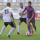 Fofo conduce el balón en el choque del pasado sábado ante el Burgos.-ISRAEL L. MURILLO