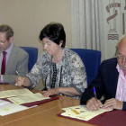 Momento de la firma del convenio entre Vallejo y los alcaldes de Villagonzalo y Villalbilla, en el mes de septiembre-ECB