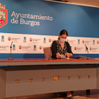 La portavoz municipal de Podemos, Margarita Arroyo, en la sala de prensa del Ayuntamiento de Burgos. D.S.M.