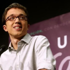 Íñigo Errejón sonríe durante su comparecencia ante los medios la noche electoral.-DAVID CASTRO