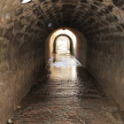 Los 30 metros del paso peatonal son hoy un arroyo.-G. G.