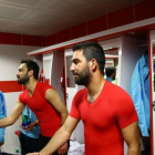 Erdogan, el presidente turco, saluda a Arda Turan tras un partido.-AFP / KAYHAN OZER