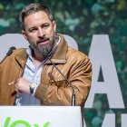 El líder de Vox, Santiago Abascal, fue recibido ayer en el Fórum entre aplausos y gritos de «presidente».-SANTI OTERO