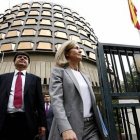 La abogada General del Estado, Marta Silva, tras presentar el recurso contra la ley de consultas catalana este mediodía en el Tribunal Constitucional-Foto: DAVID CASTRO