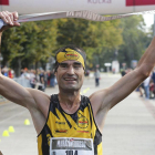 Héctor Franco inscribió ayer su nombre en el palmarés de vencedores de la IV Campofrío Maratón Burgos-Santi Otero