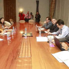 El consejo del Consorcio de Villalonquéjar, en una de sus reuniones.-RAÚL G. OCHOA