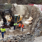 Baudilio Fernández-Mardomingo (primero por la izquierda) durante su visita a las obras de la BU-820.-ECB