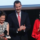 Los reyes Felipe y Letizia entregan a la bailaora Sara Baras la acreditacion como nuevo embajador de la VII promocion de los  Embajadores honorarios de la Marca Espana, en el Centro de Arte Reina Sofia de Madrid.-EFE / ZIPI