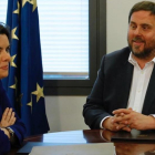 Soraya Sáenz de Santamaría y Oriol Junqueras, en la reunión que mantuvieron en la Moncloa el pasado 28 de abril.-JUAN MANUEL PRATS