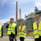 Luis Domingo González, Suárez-Quiñones, María Berzosa y José Miguel Isidro, en la planta de Europac.-ICAL