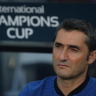 Ernesto Valverde, en el banquillo del FedEx Field, durante el partido ante el Manchester United.-CARLOS BARRIA