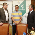Shane Imo (centro), durante su presentación como jugador del UBU Cajaviva.-RAÚL OCHOA