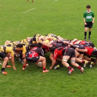 Imagen de una de las melés que se vivieron ayer en el campo del Zarautz.-@zarautzrugby