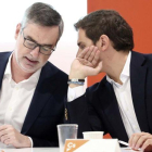 Albert Rivera, presidente de Ciudadanos, y José Manuel Villegas, secretario general, en una reunión del Comité Ejecutivo del partido.-DAVID CASTRO