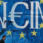 Grafiti en una calle de Atenas contra el plan propuesto por los acreedores de Grecia.-Foto: AP