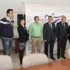 Representantes de cuatro de las empresas apoyadas por Emprendedores, junto a Rafael Barbero y José María Vela.-ECB