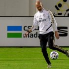 Zinedine Zidane durante el último entrenamiento del Madrid antes de la Supercopa-AFP