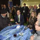 Sanchez Galán conversa con accionistas en el cóctel posterior a la Junta.-PATXI CORRAL