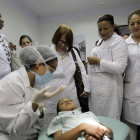 Doctores cubanos.-AP