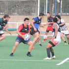Dani Camarero y Otger Sirvent (de espaldas) completan un ejercicio durante el entrenamiento celebrado ayer en San Amaro.-ISRAEL L. MURILLO