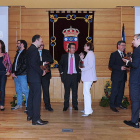 Los premiados con el rector de la Universidad, Alfonso Murillo, en el centro, después de la entrega de premios.-ISRAEL L. MURILLO