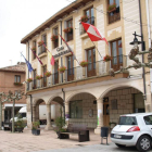 Casa Consistorial de Villadiego en la plaza del municipio.-ECB