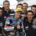 Navarro celebra su 'pole' con su equipo Honda en Silverstone.-REPSOL/JAIME OLIVARES