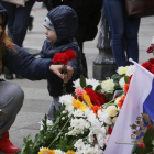 Flores en recuerdo a las víctimas del atentado en el metro de San Petersburgo.-REUTERS