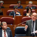 El consejero de Economía y Empleo, Tomás Villanueva, durante su intervención en el Pleno de las Cortes de Castilla y León-Ical
