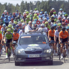 El director de la Vuelta a Burgos, Marcos Moral, da la salida real de una de las etapas de la presente edición de la ronda provincial.-Ricardo Ordóñez