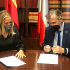 Firma del acuerdo entre la alcaldesa de Lerma y el rector de la Universidad de Burgos. ECB