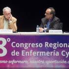 El periodista Antonio Pérez Henares, a la izquierda, durante la clausura ayer del congreso.-ICAL