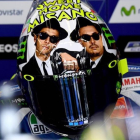 Valentino Rossi, con su nuevo y divertido casco en Misano.-AFP / GABRIEL BOUYS