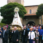 El cuerpo de la Guardia Civil en Medina, llevó en andas a la Virgen del Pilar en su festividad.-ECB