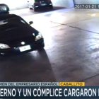 Imágenes captadas por las cámaras de videovigilancia en las que se aprecia como trasladan el cadáver del empresario español.-